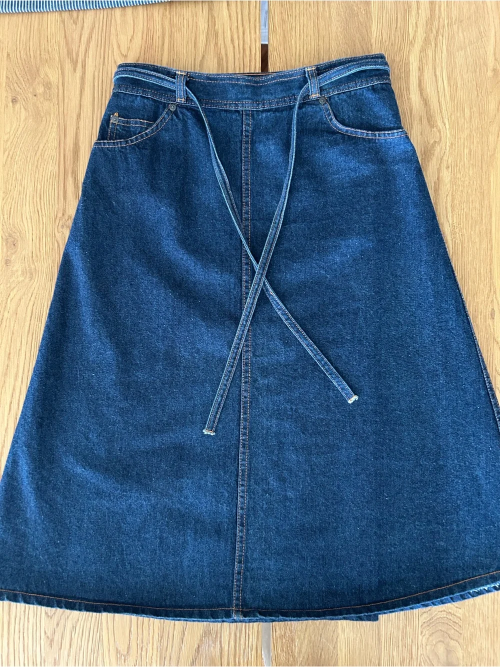 Vintage wrap around denim skirt - Picture 3 of 8